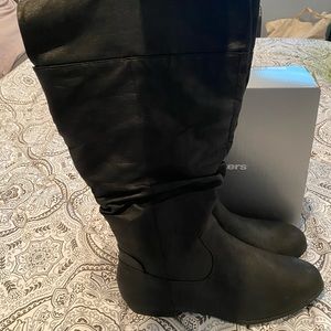 Cloudwalker rouched tall boots in black